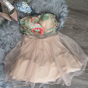 City Studio Strapless Embroidered (Junior)…